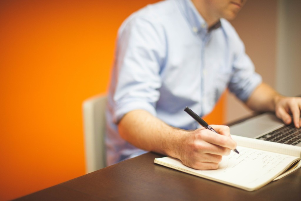 5 raisons de travailler pour les étrangers 1. Le gouvernement n'assure pas intégralement ce service
2. Nous sommes experts dans le domaine de l'immigration
3. Expat Agency est unique en Espagne.
4. Nous faisons de notre mieux pour vous aider
5. Nous aimons les étrangers !